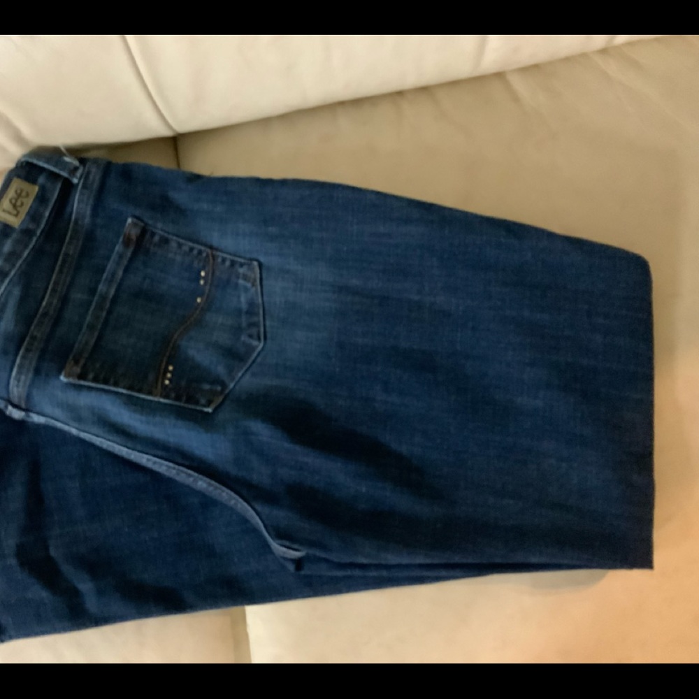 ❤️👀💜 
Lee Straight leg Reg fit size 12 mid rise